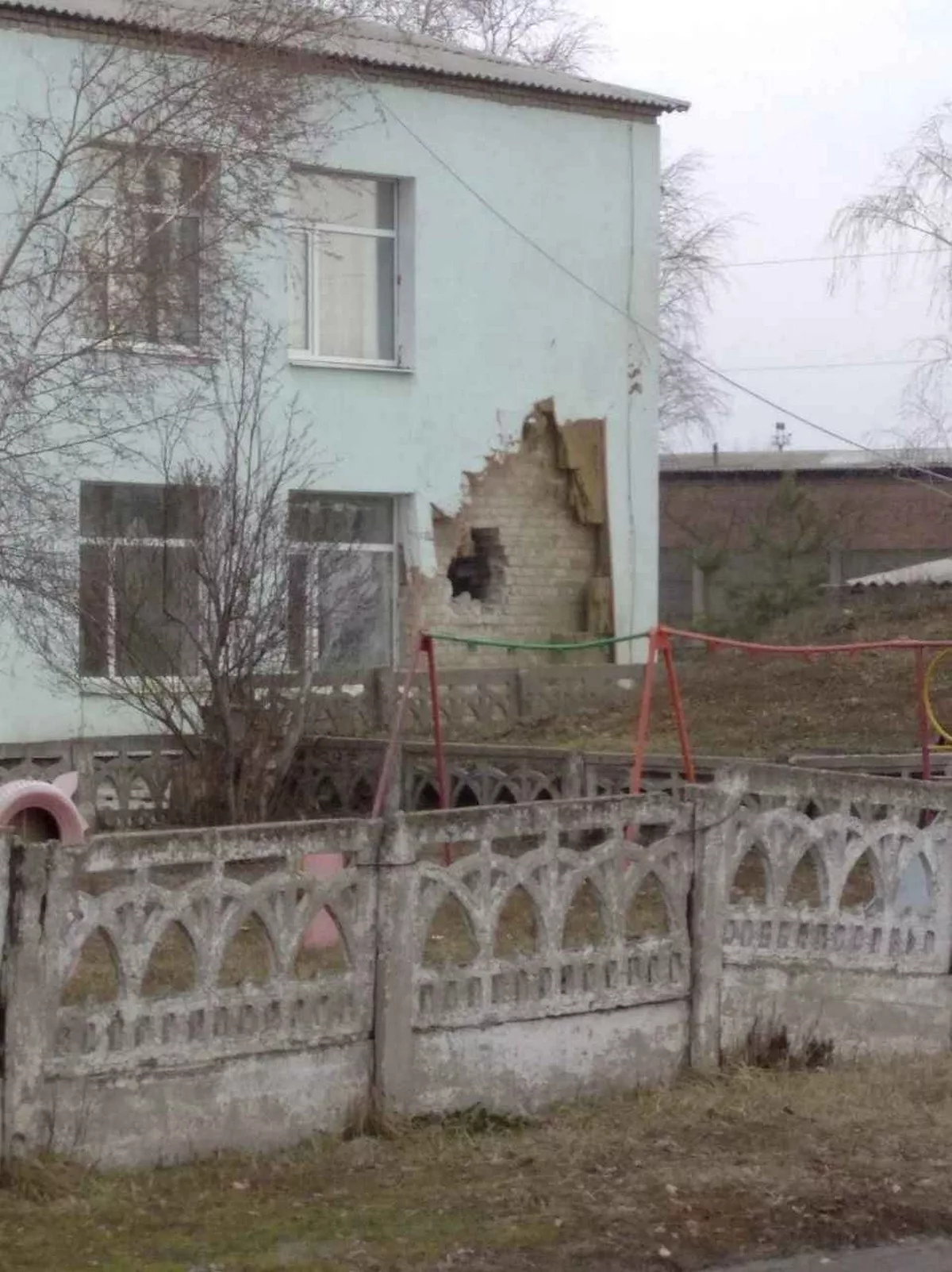 В Станице Луганской боевики обстреляли детский сад с детьми 17 февраля