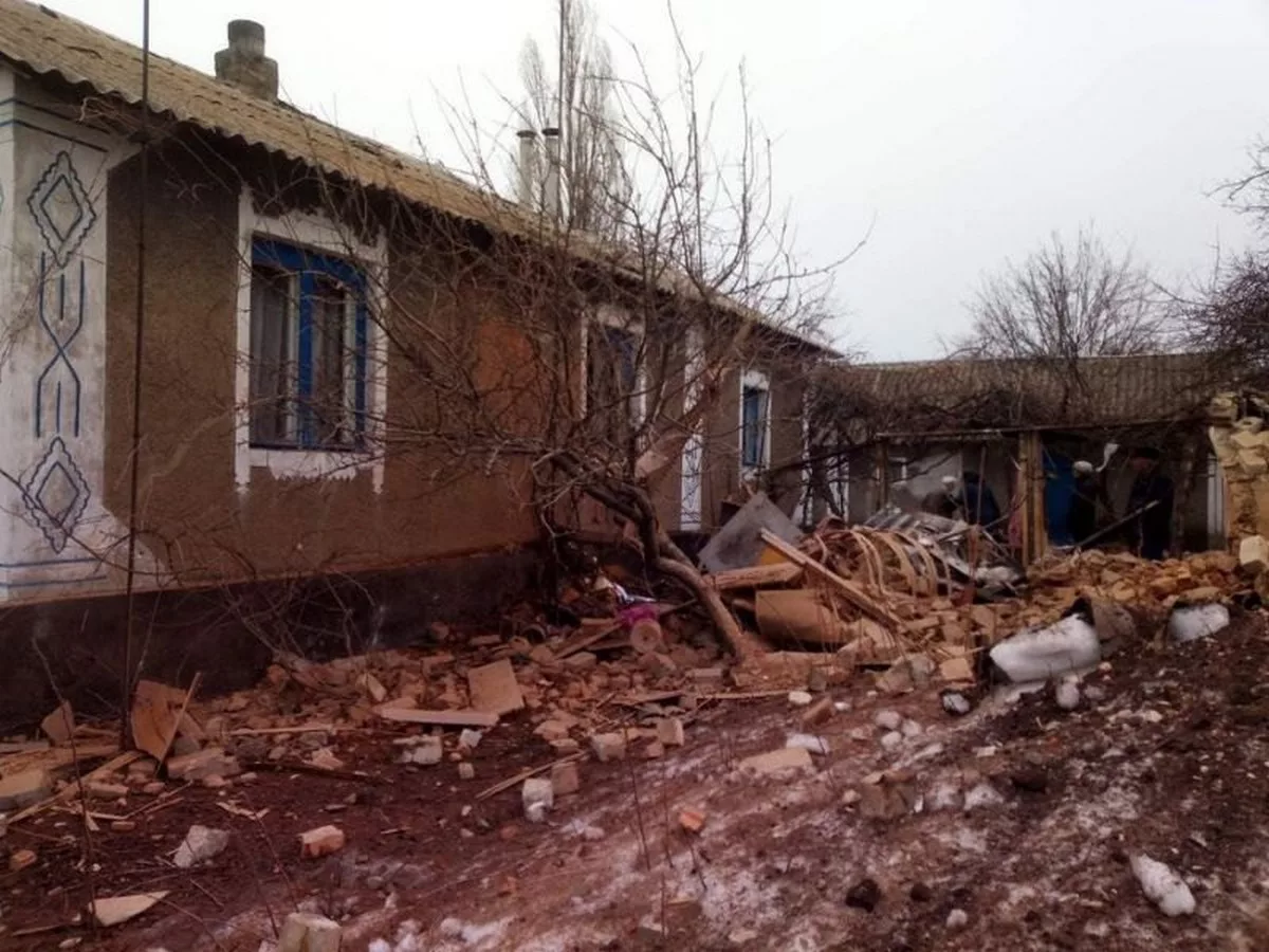 Загострення на Донбасі: бойовики обстріляли ліцей – дітей евакуювали до підвального приміщення