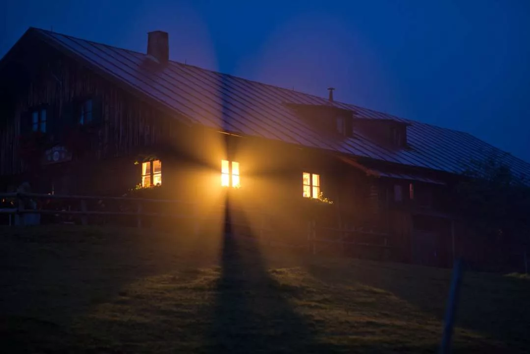 як світломаскування допомагає захистити будинок