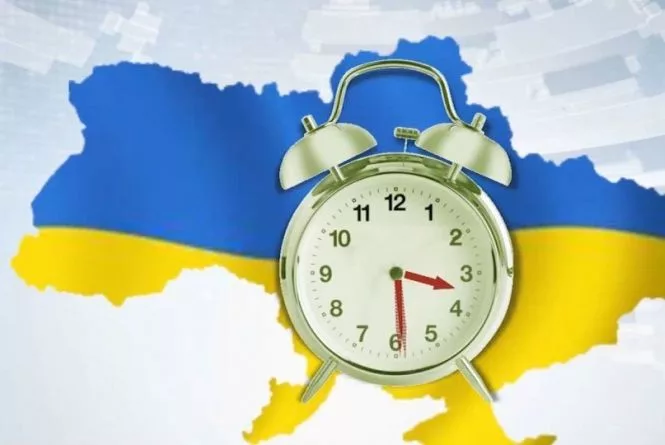 Переведення стрілок на літній час: якою буде різниця між Україною та країнами, де опинилися біженці
