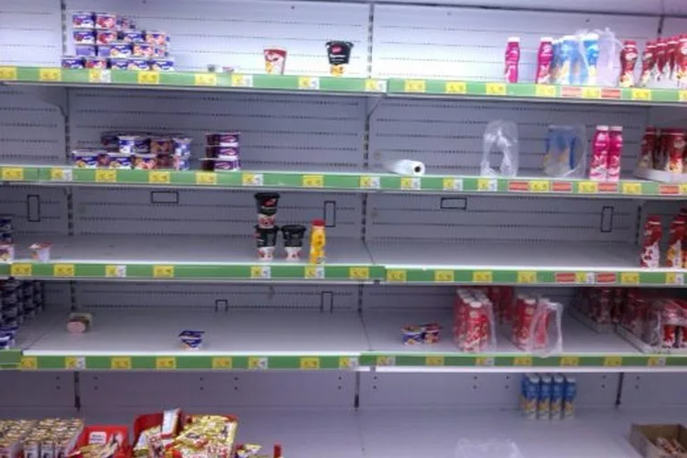 в супермаркетах відчувається дефіцит продуктів