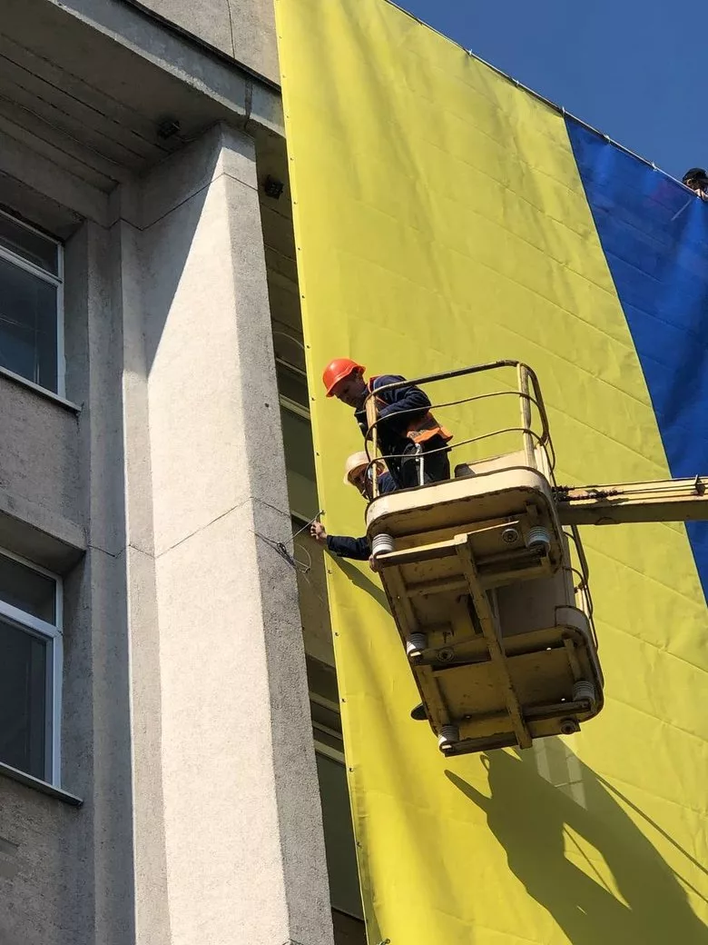 Український прапор знову вивісили над міськрадою Херсона