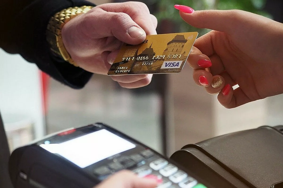 Українцям розповіли, що робити, якщо в магазині не приймають оплату карткою
