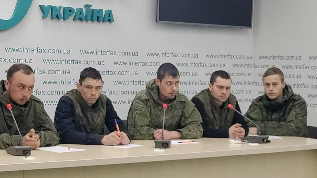 Деякі військові РФ вирішили лишитися в Україні: що розповідають полонені