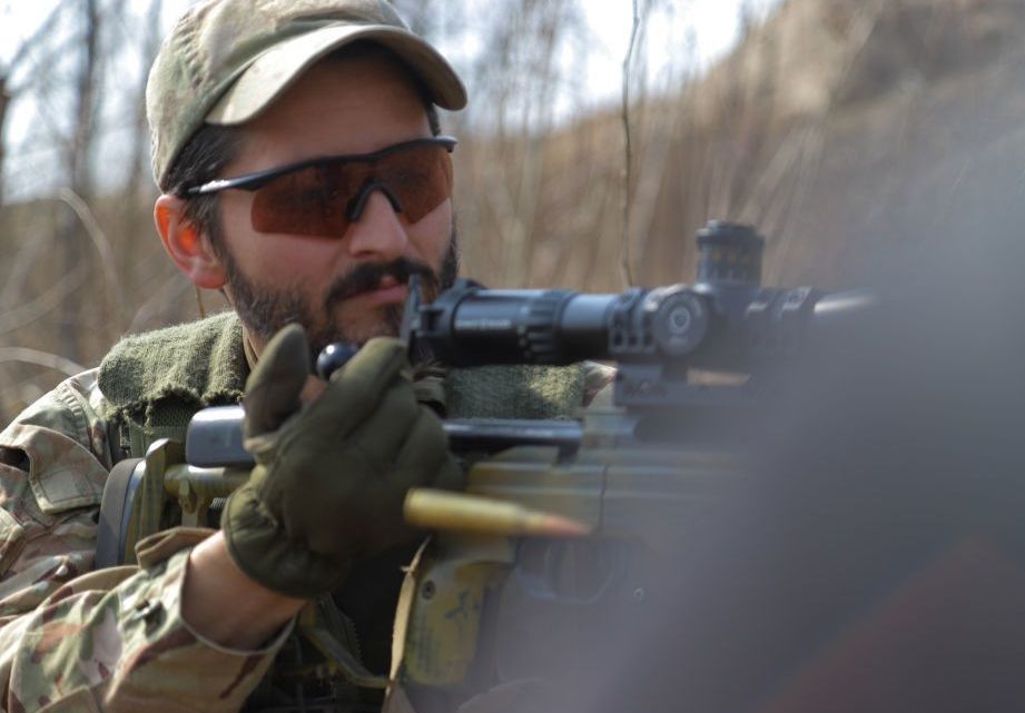 Найкращий канадський снайпер допомагає українським воїнам - ворог ховав його вже тричі