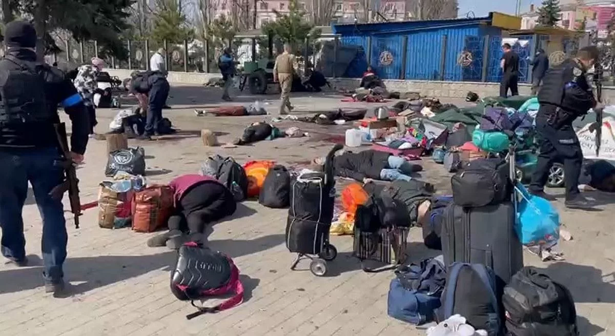 Десятки загиблих і більше 100 поранених: рашисти вдарили по вокзалу у Краматорську (фото, відео)