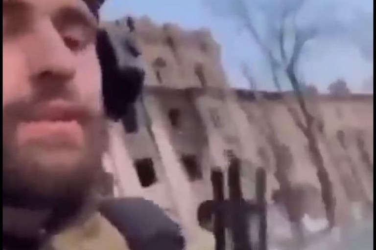 Мінус один тіктокер: російського окупанта знищили під час ефіру (відео)