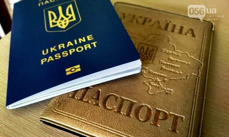 Закордонний паспорт знову потрібен для виїзду за кордон:  для кого можливі винятки