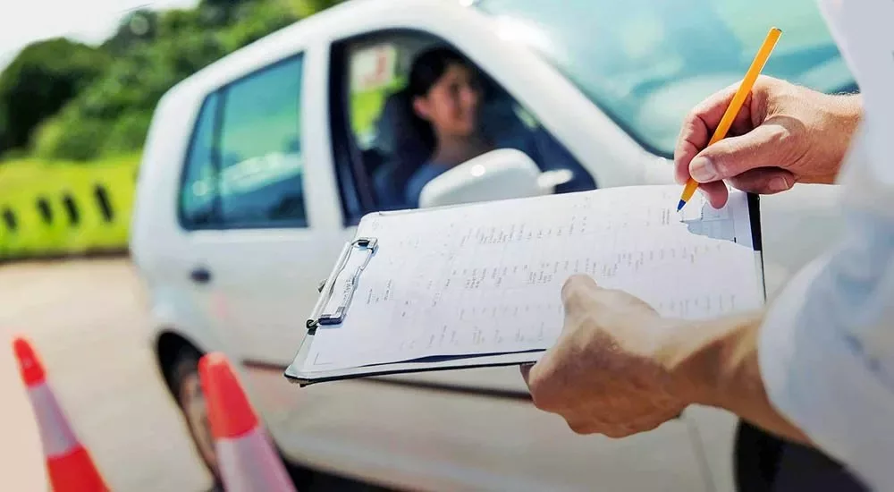 Майбутнім водіям в Україні дозволили складати практичні іспити на категорію В