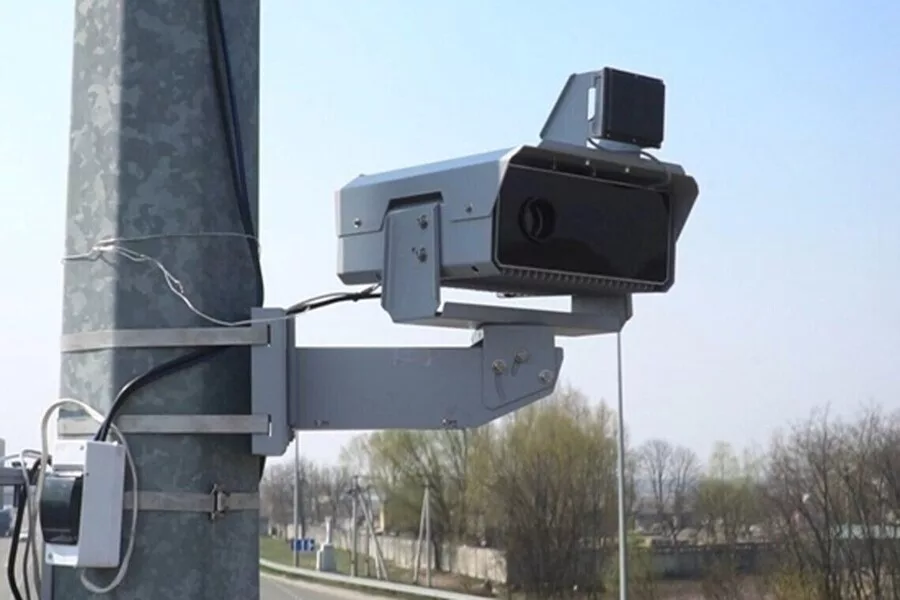 В Україні працюють камери автофіксації порушень ПДР,  проте водії не можуть перевірити штрафи