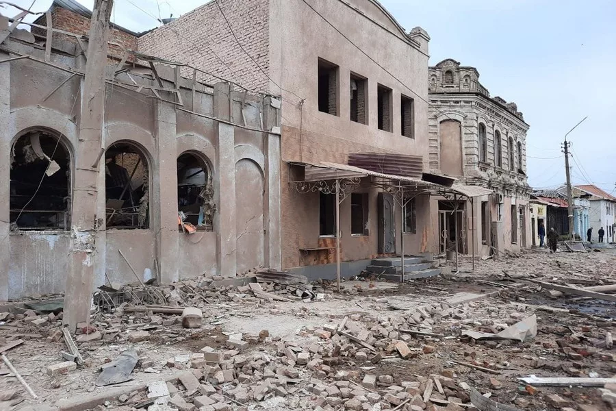 Росіяни зруйнували центр міста Новий Буг на Миколаївщині