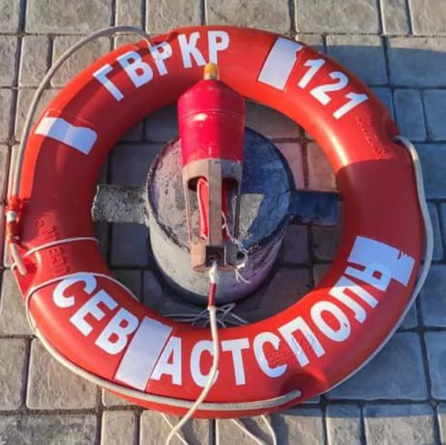 З моря виловили рятувальний круг та буй з потопленого крейсера "Москва"