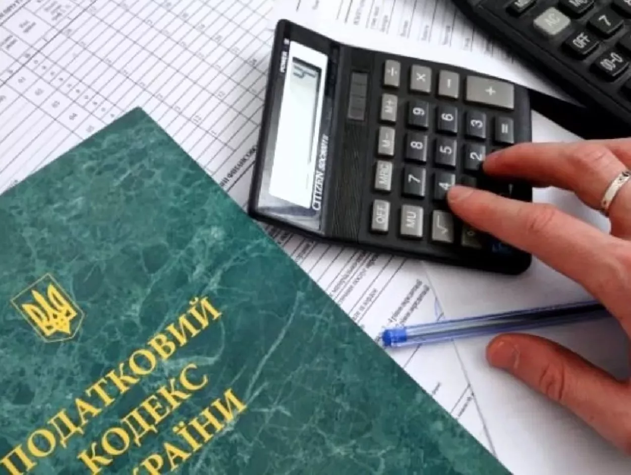 В Україні можуть скоротити бюджетні виплати та підвищити податки – коли чекати змін