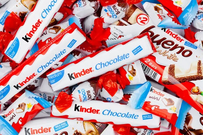 Партію цукерок KINDER вилучають з продажу в Україні через харчову інфекцію