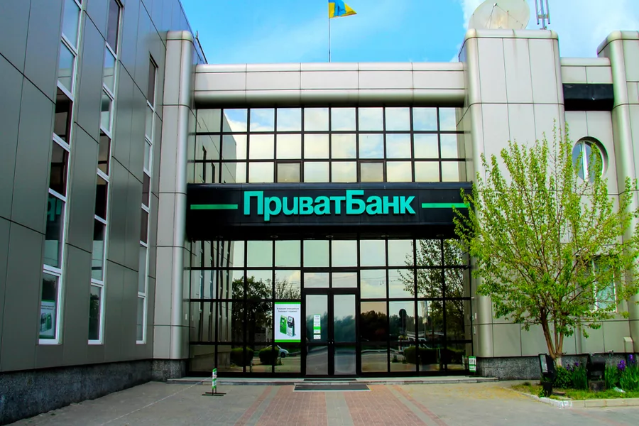 у украинцев за границей возникли проблемы с переводом денег на карту Приватбанк