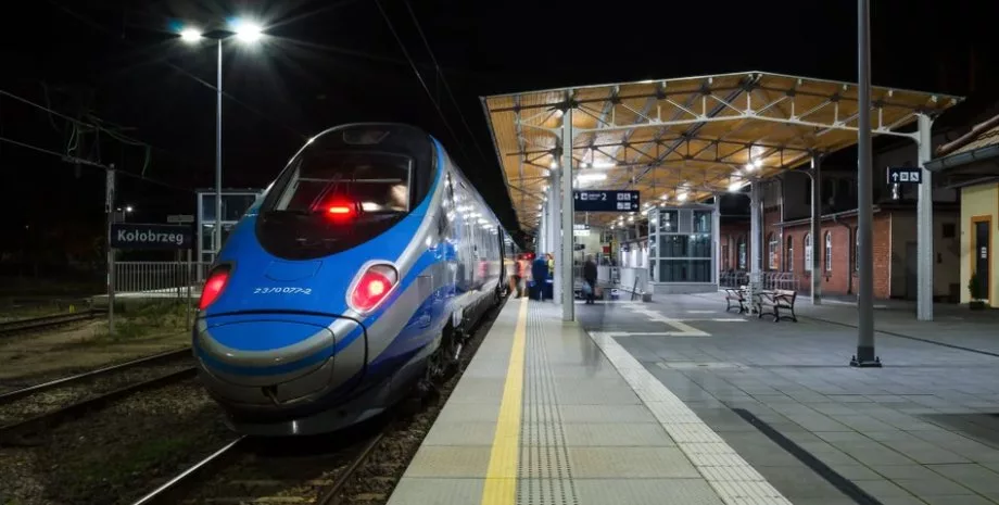Влада Польщі продовжила безкоштовний проїзд у поїздах для деяких категорій українців 