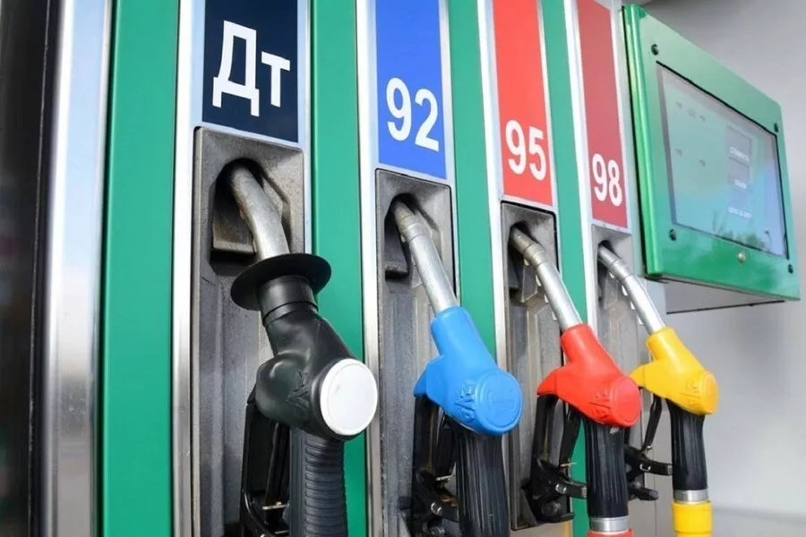 В Україні деякі мережі АЗС почали збільшувати ліміти на заправку паливом