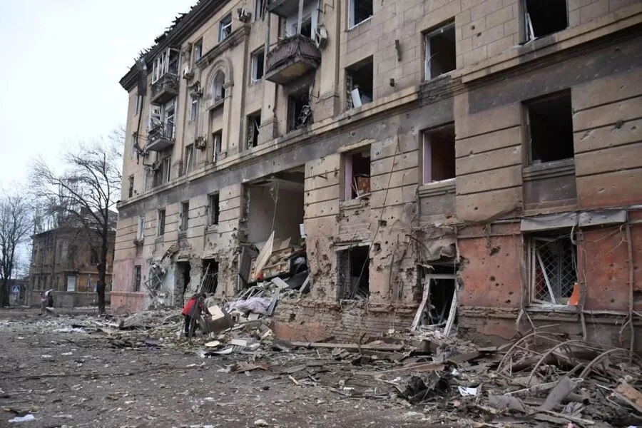 У Маріуполі росіяни зносять будинки без розбору завалів – трупи вивозять на полігон