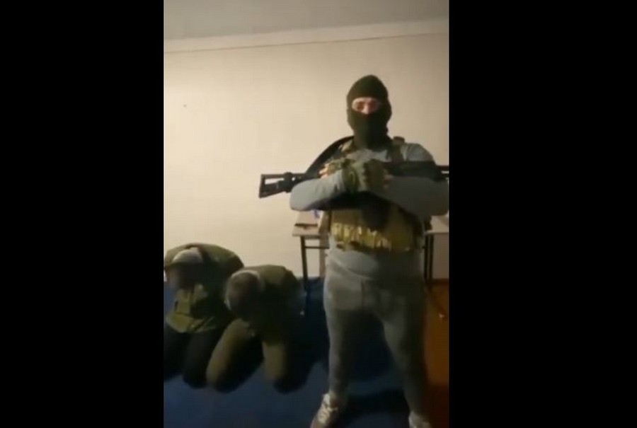 Херсонські партизани піймали двох орків і пообіцяли окупантам «українську ніч» вже скоро – відео