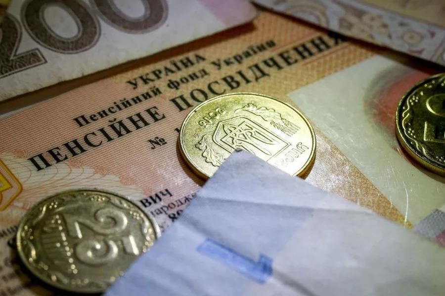 Як українці можуть підвищити розмір пенсії за вислугу років