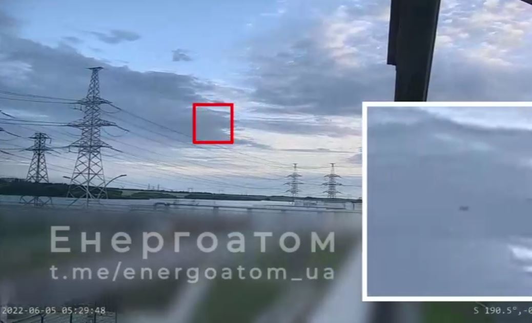 З’явилося відео критично низького прольоту російської ракети над АЕС