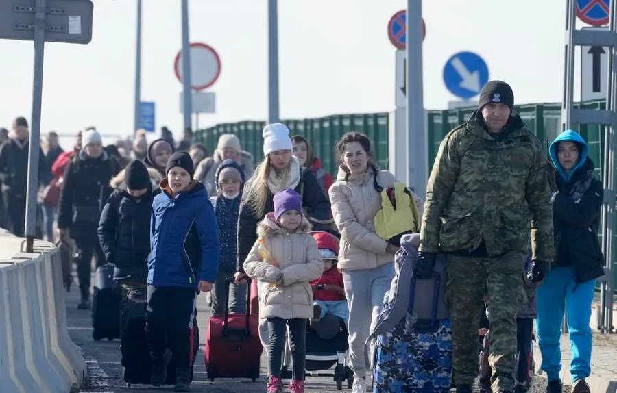 На світ чекає найбільша міграційна криза за століття - українці за кордоном лишаються надовго