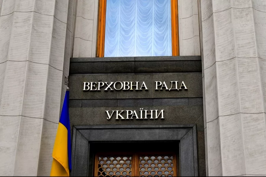 В Україні пропонують заборонити виїжджати за кордон ще одній категорії українців
