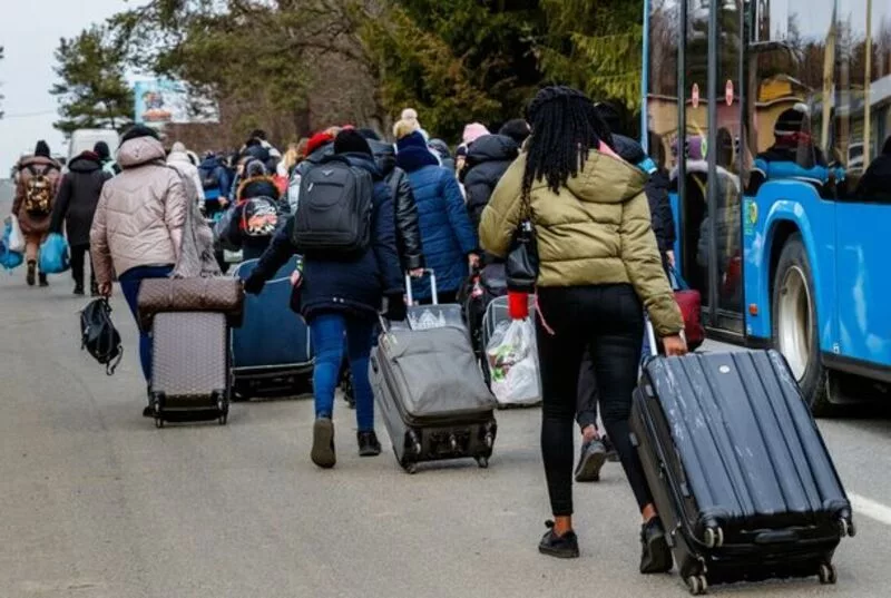 На світ чекає найбільша міграційна криза за століття - українці за кордоном лишаються надовго