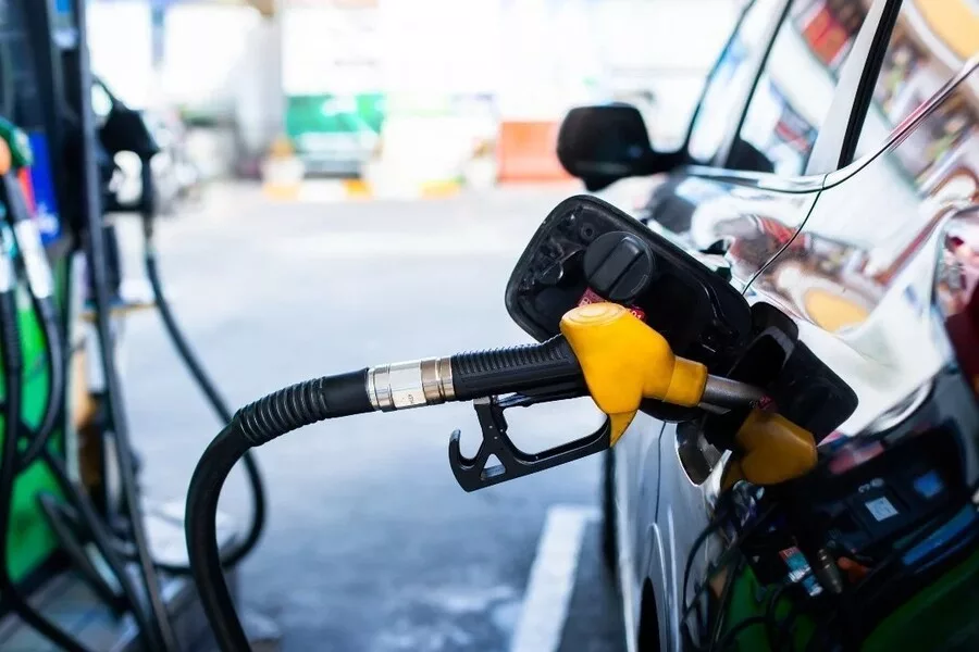 Поліцейські почали перевіряти ціни на бензин – порушників штрафуватимуть