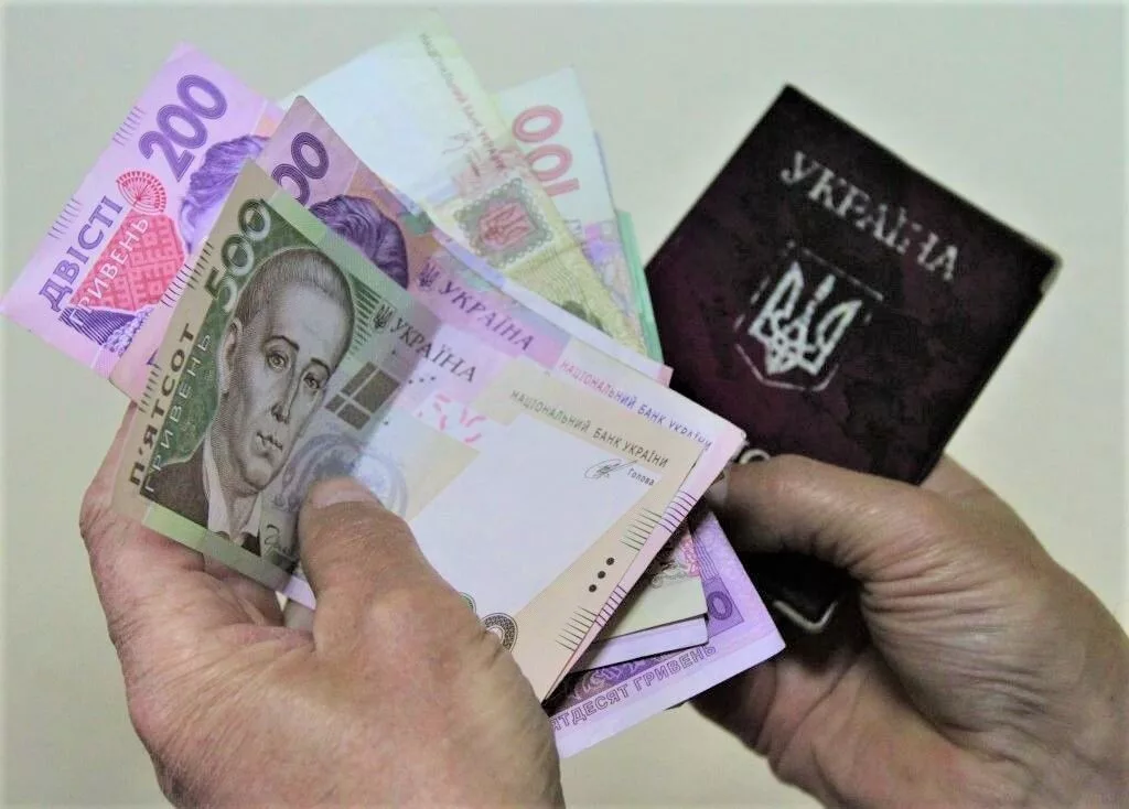 Українським пенсіонерам в червні виплатять оновлені пенсії: кому надбавки не буде
