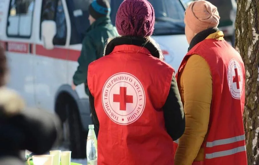 Помощь украинцам от Красного Креста - выплаты можно получить через ПриватБанк