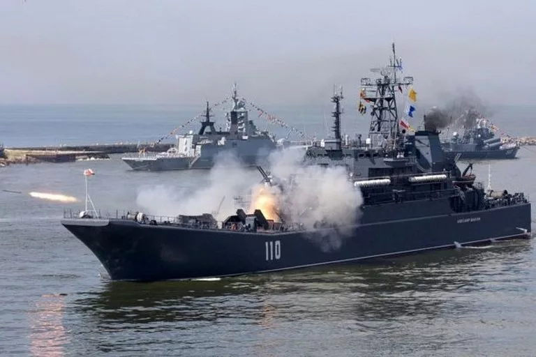 У Чорному морі шторм загнав угрупування російських кораблів в пункти базування