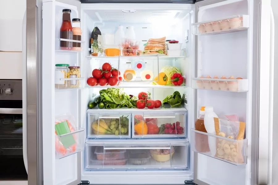 5 видів продуктів, які небезпечно довго зберігати у холодильнику: можуть перетворитися в отруту
