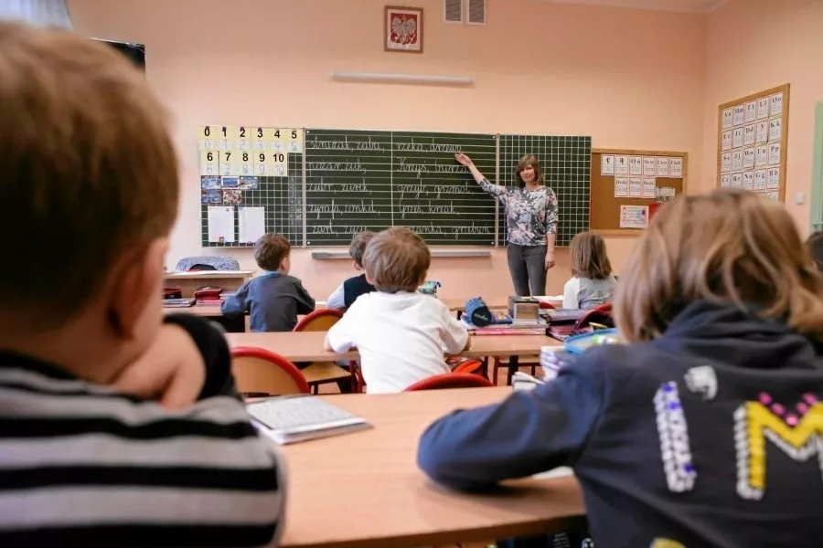 Українським вчителям планують дозволити працювати у польських школах
