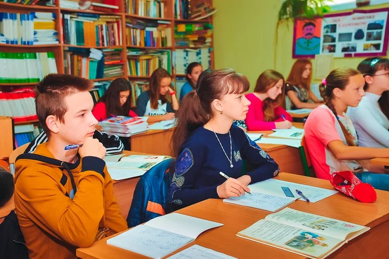 Українським вчителям планують дозволити працювати у польських школах