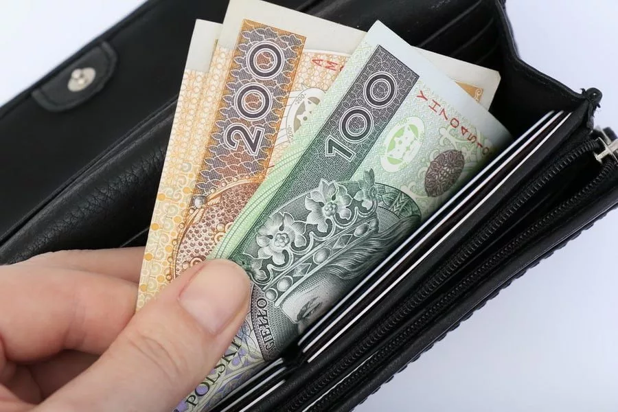 украинцы в Польше могут получить подарочные талоны на 13000 гривен