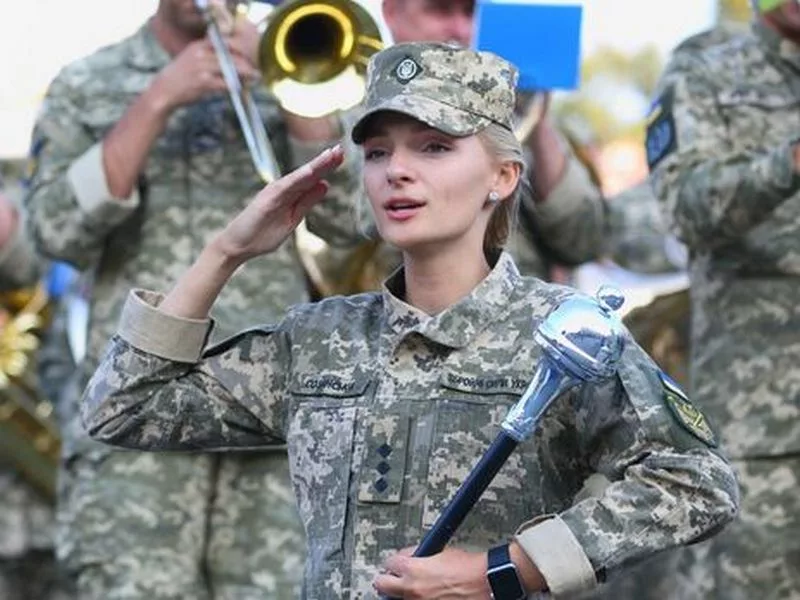 Військовий облік жінок: які професії потраплять до списку і чи зможуть вони виїжджати з України