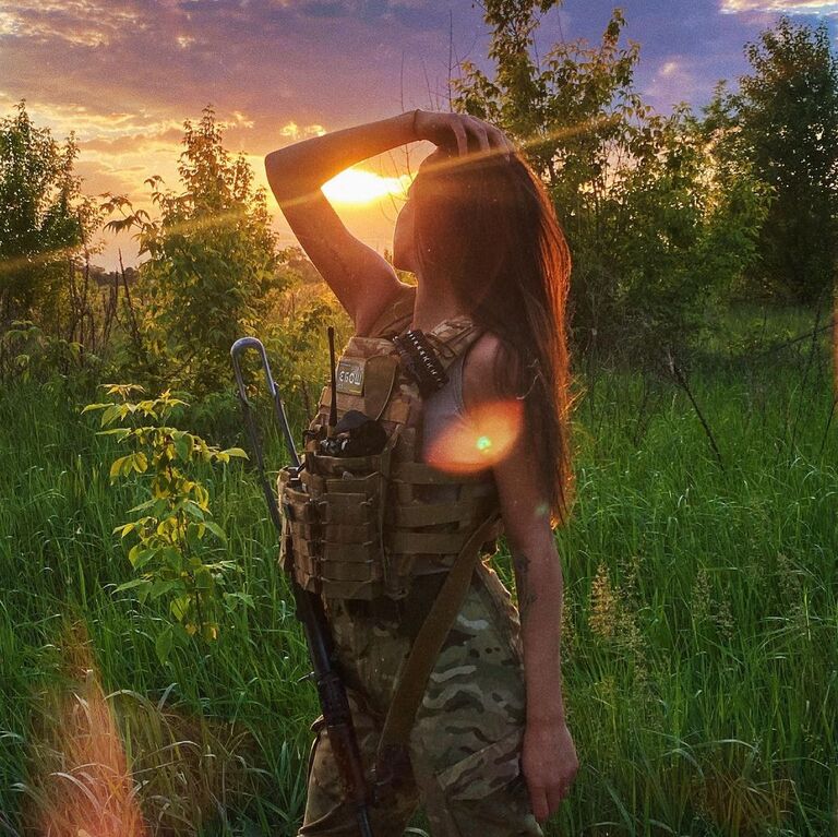 Українська Лара Крофт - 23-річна снайперка з ЗСУ підкорила мережу