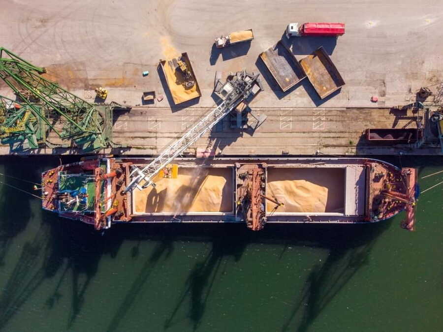Україна виявила у порту Лівану судно з краденим українським зерном