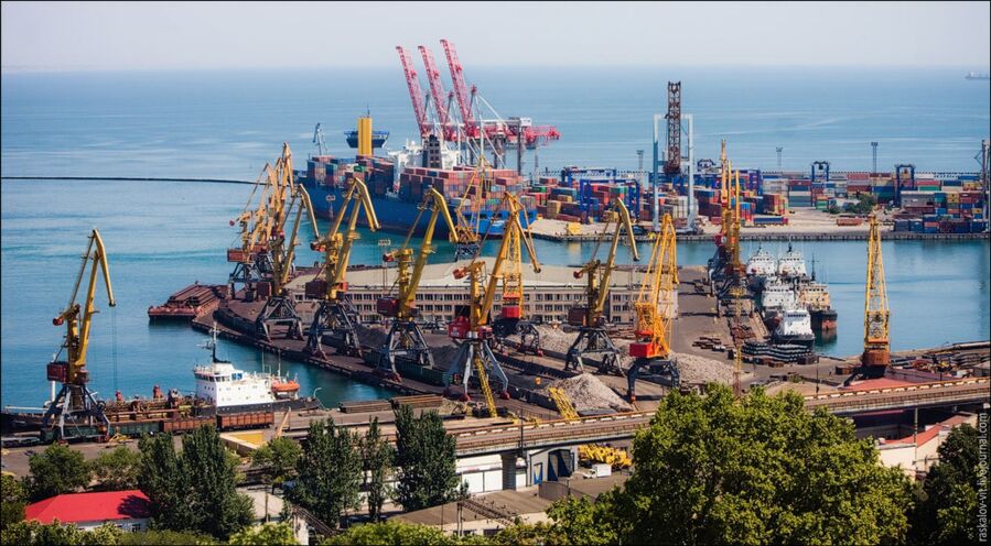 Три порти України відновили роботу та готуються розпочати експорт зерна