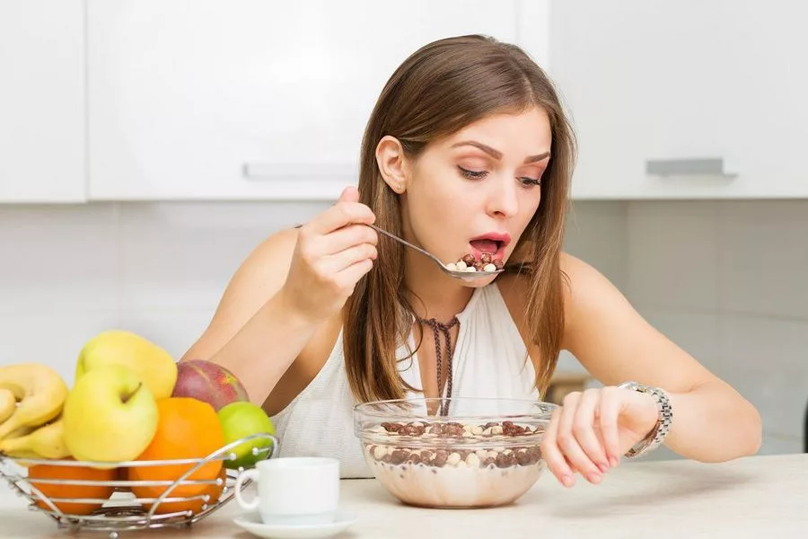 9 звичок у харчуванні, які шкодять здоров’ю людини
