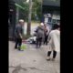 У Києві жінка кликала путіна – її провчили (відео)