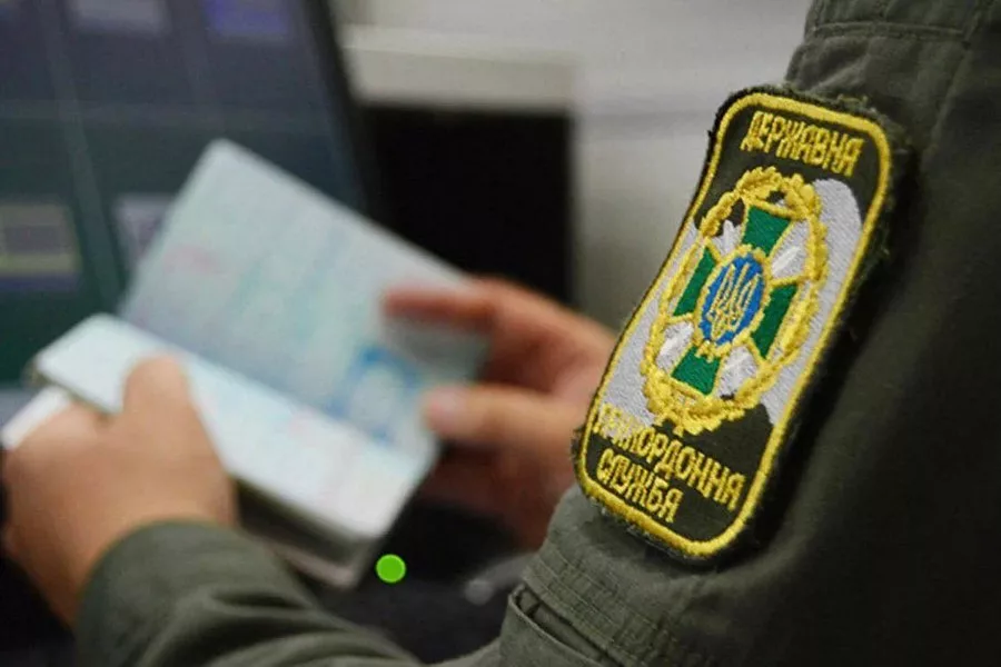 В Україні пропонують розширити список категорій чоловіків, яким дозволено виїзд за кордон