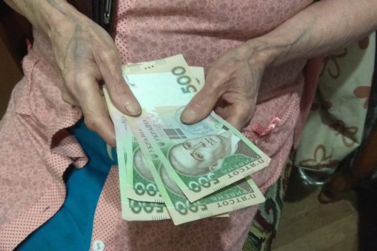 Через що українцям можуть значно зменшити пенсії