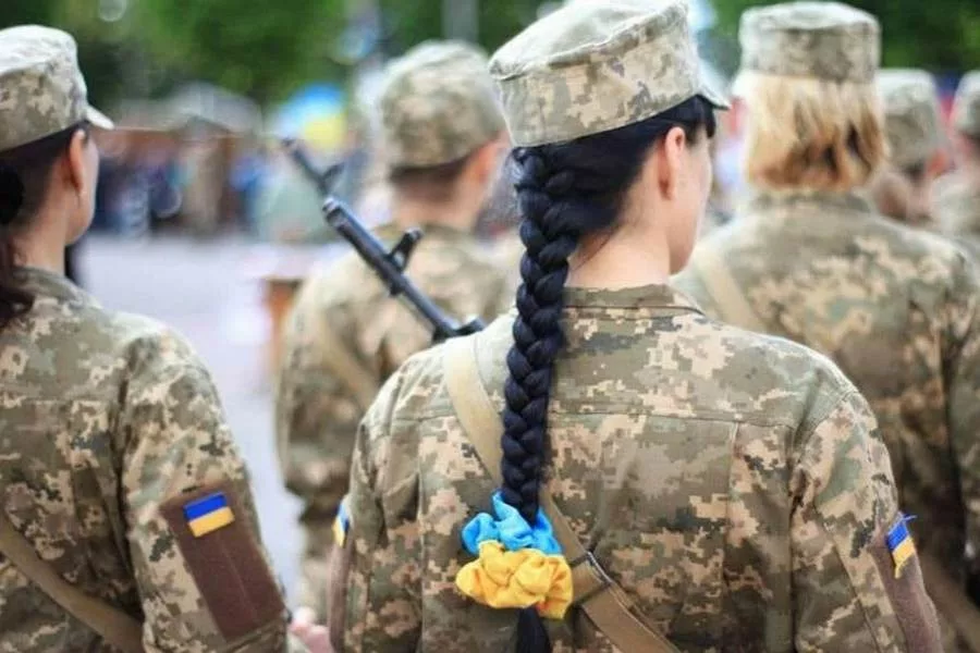 Військовий облік жінок: які професії потраплять до списку і чи зможуть вони виїжджати з України