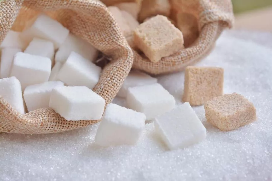В чому причина подорожчання цукру в Україні і коли очікувати зниження цін