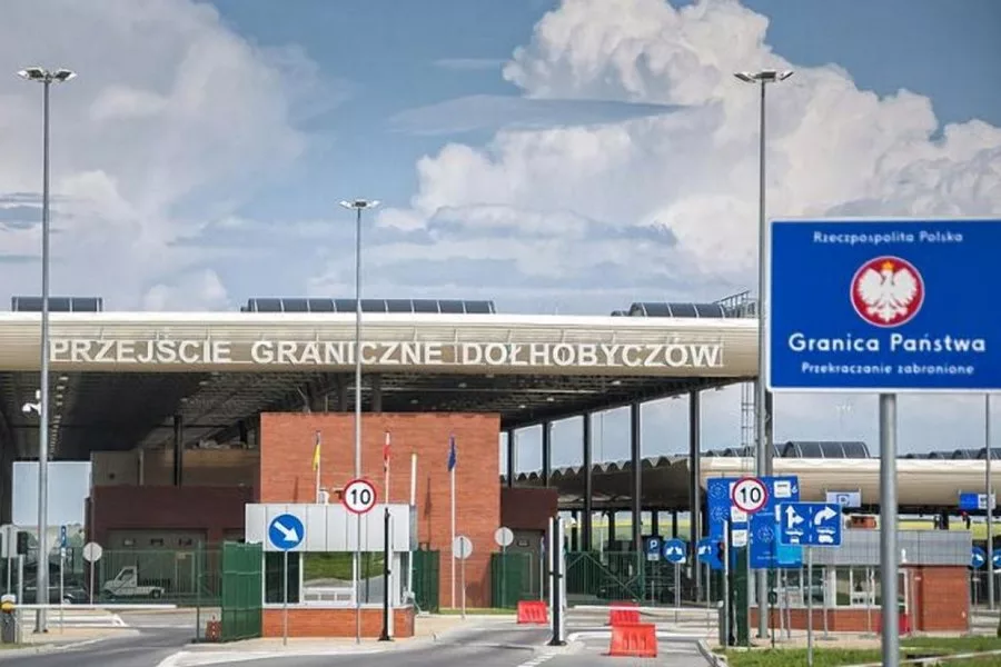У Польщі з 1 липня змінили правила перебування для українців: хто отримає статус біженця