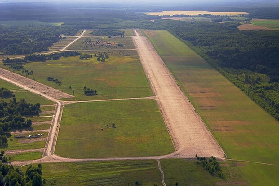 Що горіло на білоруському аеродромі “Зябровка” – нові знімки