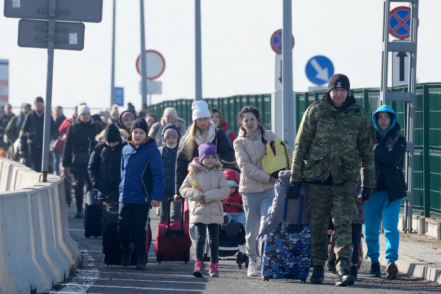 В яких країнах українським біженцям скасовують безплатне житло і медицину