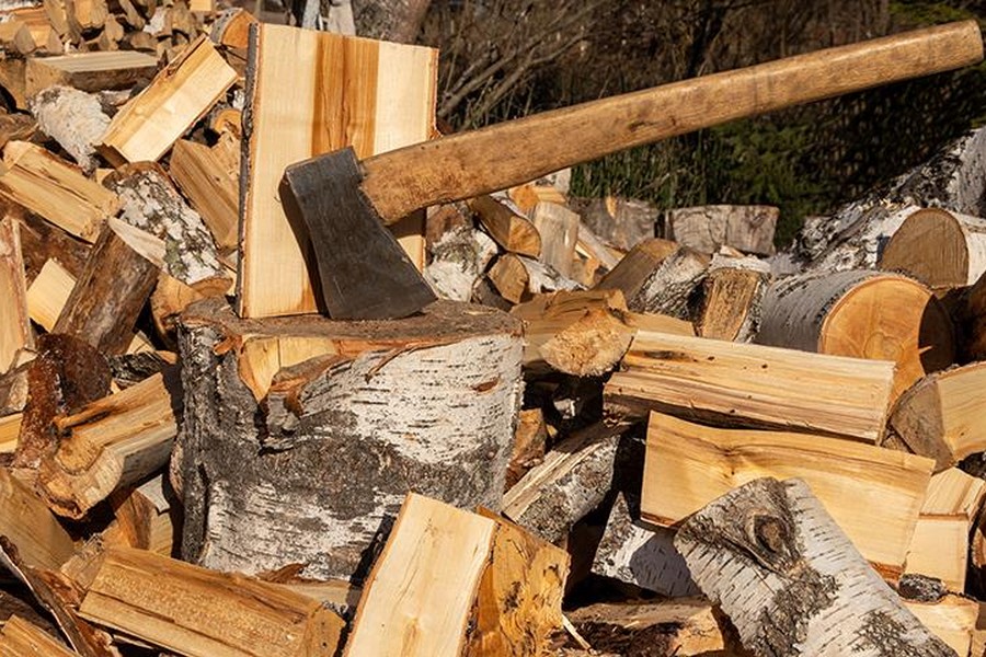 Росіяни руйнують ТЕЦ в Україні: які ціни на дрова